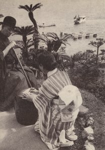 Japanischer Geschäftsmann und seine Sekretärin machen Stenografienotizen von Photographer Japanese