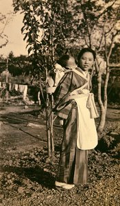 Japanische Mutter und Baby