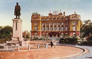 Mandschurei: Yamato Hotel, Die Statue von General Oshima in Dairen von Photographer Japanese