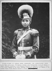 Großherzogin Maria in der Uniform des Oberstkommandanten der russischen Pferdegrenadiere