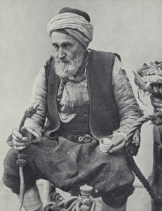Bauer raucht eine Wasserpfeife, Izmir, Türkei von Photographer Turkish