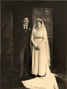 Lady Dorothy Cavendish und Harold Macmillan an ihrem Hochzeitstag von Blaise Nicolas Le Sueur