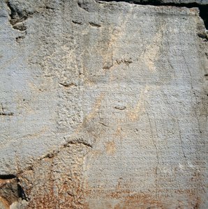 Wand mit Inschriften nahe dem Tempel des Apollo, Delphi (UNESCO-Welterbeliste)