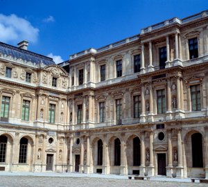 Architektur: Blick auf den quadratischen Innenhof im Louvre. Realisiert von Pierre Lescot (1515-1578)