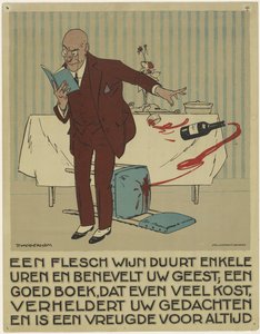 Lesender Mann stößt versehentlich eine Flasche und ein Glas Wein vom Tisch