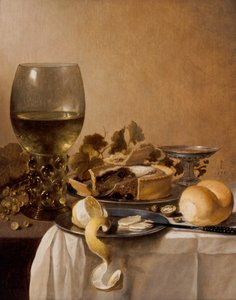 Ein großer Römer, eine silberne Tazza, ein Kuchen von Pieter Claesz