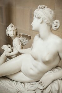 Venus mit Amor, der einen Dorn aus ihrem Fuß entfernt von Pietro Tenerani