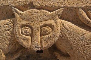 Detail eines zoomorphen Kapitells von einer der ursprünglichen Säulen. (Granit) von Portuguese School