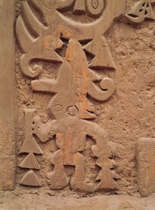 Detail der Reliefs am Tempel Huaca el Dragon (Stein) von Pre Columbian Pre Columbian