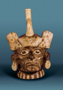 Präkolumbianische Zivilisation: Keramikvase mit Porträt, aus Peru von Pre Columbian Pre Columbian