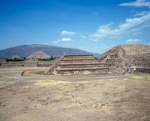Präkolumbianische Zivilisation: Blick auf die Stätte von Teotihuacan (300 v. Chr. - 600 n. Chr.): der Tempel (oder die Pyramide) der Sonne