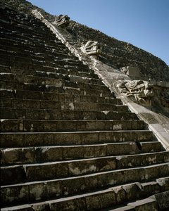 Treppen des Tempels der gefiederten Schlange