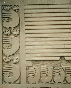 Der Platz der Zeremonien, Tschudi-Palast, gebaut von den Chimu, Detail eines Tieres von der Wand, ca. 1300 v. Chr. von Pre Columbian Pre Columbian