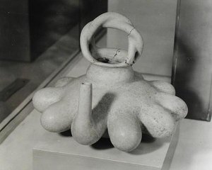 Vase dekoriert mit zehn Brustwarzenformen, Huastekisch, um 1000-1250 von Pre Columbian Pre Columbian