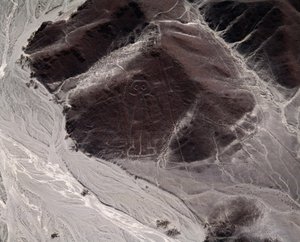 Luftaufnahme der Nazca-Linien, die eine menschliche Figur darstellen von Prehistoric Prehistoric