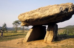 Dolmen in Kanghwa, Südkorea von Prehistoric Prehistoric