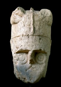 Kopf eines Bogenschützen mit gehörntem Helm (miles cornutus) aus Monte Prama (Cabras), im Nationalen Archäologischen Museum von Cagliari