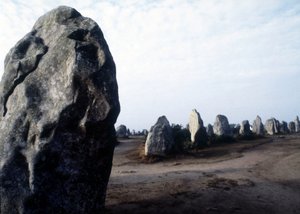 Megalithische Carnac-Monumente von Kermario
