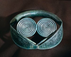 Prähistorisch: Metallhalsornament mit Spiralen aus Halland. Schwedisches Nationalmuseum für Altertümer, Stockholm, Schweden
