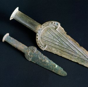 Prähistorisch, Etruskische Zivilisation: Bronzedolch aus der Nekropole San Giovenale (Viterbo), Latium. Bronzezeit. 17. Jahrhundert v. Chr. Rom, Museo Nazionale Preistorico Etnografico Luigi Pigorini