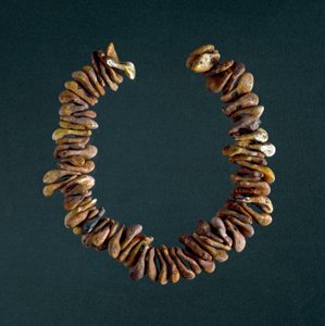 Vorgeschichte, Steinzeit: Halskette aus Knochen aus der Höhle von Polesine, Veneto. Rom, Museo Nazionale Preistorico Etnografico Luigi Pigorini