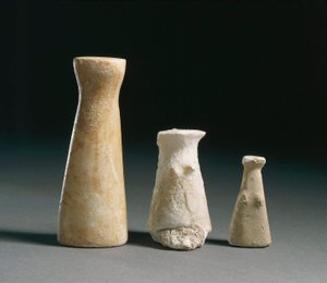 Vorgeschichte: weibliche Idole von der Fundstelle Los Millares (Almeria). Spanien