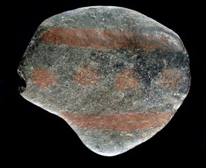Vorgeschichte: bemalter Kieselstein aus der Zeit der Azilianer. 9000 v. Chr. von Prehistoric Prehistoric