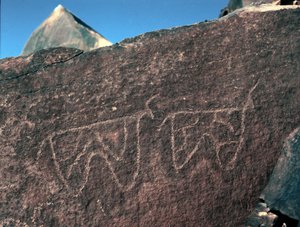 Prähistorie, Felskunst: Grabstein mit Darstellung von Rindern. Tazina-Stil von Prehistoric Prehistoric