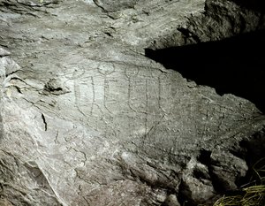 Urgeschichte, Felskunst: Gravuren von zwei Paaren Ochsen, die einen Wagen ziehen. Kupferzeit. Eneolithikum (Chalkolithikum). Roche Nr. 2. Cemmo (Brescia) Parco archeologico nazionale dei Massi di Cemmo, Italien