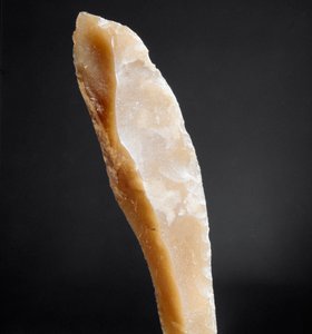 Prähistorie: Feuersteinspitze aus der Nekropole von Arene Candide (Finale Liguria), Ligurien. Oberes Paläolithikum von Prehistoric Prehistoric