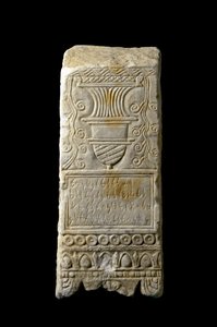 Punic Kunst (Karthagisch): Votivstele mit einem Räucherwerk. Aus Cartagena, Spanien. 3.-2. Jahrhundert v. Chr. Dim. 33x14x11 cm Cartagena, Museo de Cartagena Spanien