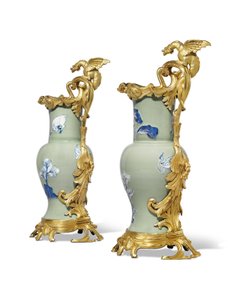 Ein Paar Louis XV Kannen, Porzellan 1662-1722, Montierungen ca. 1745-49