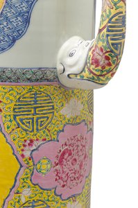 Detail eines der beiden Famille-Rose 