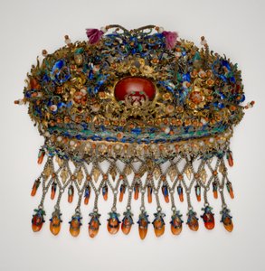 Vergoldeter Kopfschmuck mit Motiven von Vögeln, Blumen, Schmetterlingen und Bambus von Qing Dynasty Chinese School