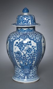 Vase mit Deckel von Qing Dynasty Chinese School
