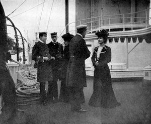 Eine Gruppe auf der königlichen Yacht Victoria und Albert III in Kopenhagen, Schweden, 1908 von Queen Alexandra