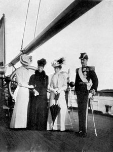 Kaiserin Maria Fjodorowna, Prinzessin Victoria, Königin Maud und König Haakon VII. von Norwegen, 1908 von Queen Alexandra