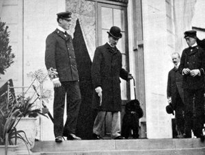 König Christian IX. von Dänemark 1818-1906 mit seinen Enkeln, 1908 von Queen Alexandra