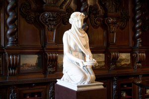 Verschleierte Vestalin von Raffaello Monti