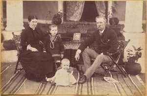 Col. Carpendale und Familie, Neemuch (recto, unten) von Raja Deen Dayal