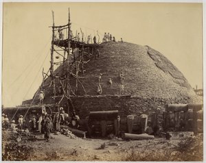 Sanchi-Stupa von Südwesten während der Reparaturen