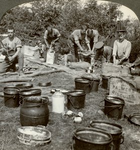 Armeeköche bereiten eine Mahlzeit vor, Erster Weltkrieg, 1914-1918
