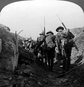 Britische Truppen in einem eroberten Graben, Hindenburg-Linie, Frankreich, Erster Weltkrieg, 1917-1918 von Realistic Travels Publishers