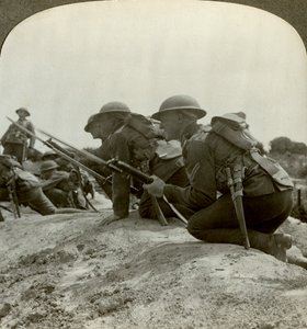 Kanadische Infanterie stürmt eine deutsche Stellung, Erster Weltkrieg von Realistic Travels Publishers