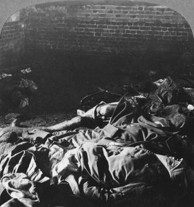 Verkohlte Leichen der Besatzung eines über Billericay, Essex, abgeschossenen Zeppelins, Erster Weltkrieg, 1916
