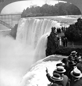 Niagara-Fälle von Goat Island, New York, USA von Realistic Travels Publishers
