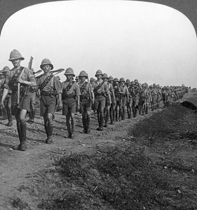Auf dem langen Marsch durch sengende Hitze nach Bagdad, Erster Weltkrieg, ca. 1914-ca. 1917