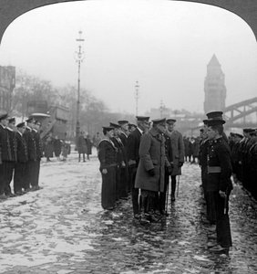Sir Douglas Haig inspiziert Matrosen, Erster Weltkrieg