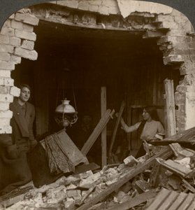 Der Schaden durch eine deutsche Zeppelinbombe, Erster Weltkrieg, 1914-1918