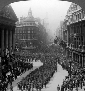 Siegesmarsch der Londoner Regimenter, Salutieren des Lord Mayor, 1918 von Realistic Travels Publishers